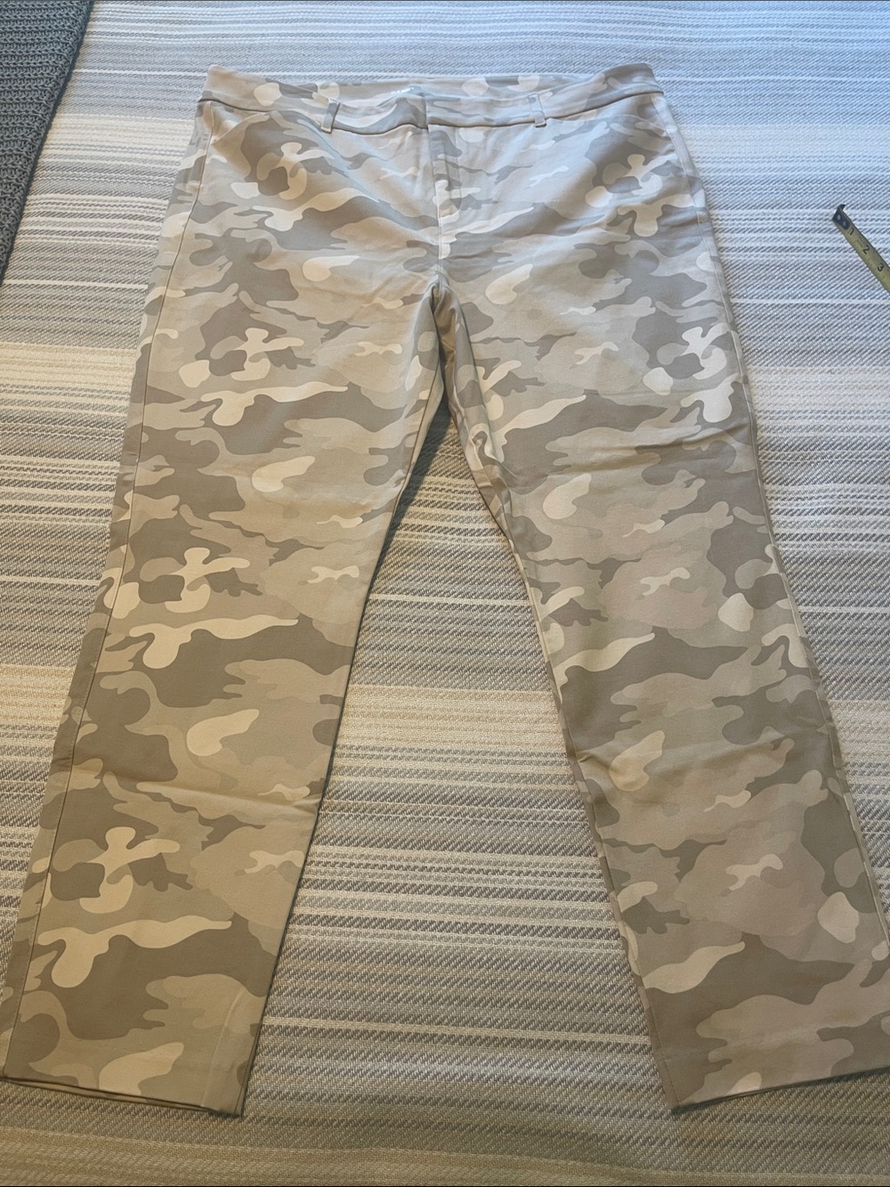 Old Navy Pixie Desert Beige & Cream Camo ankle pants